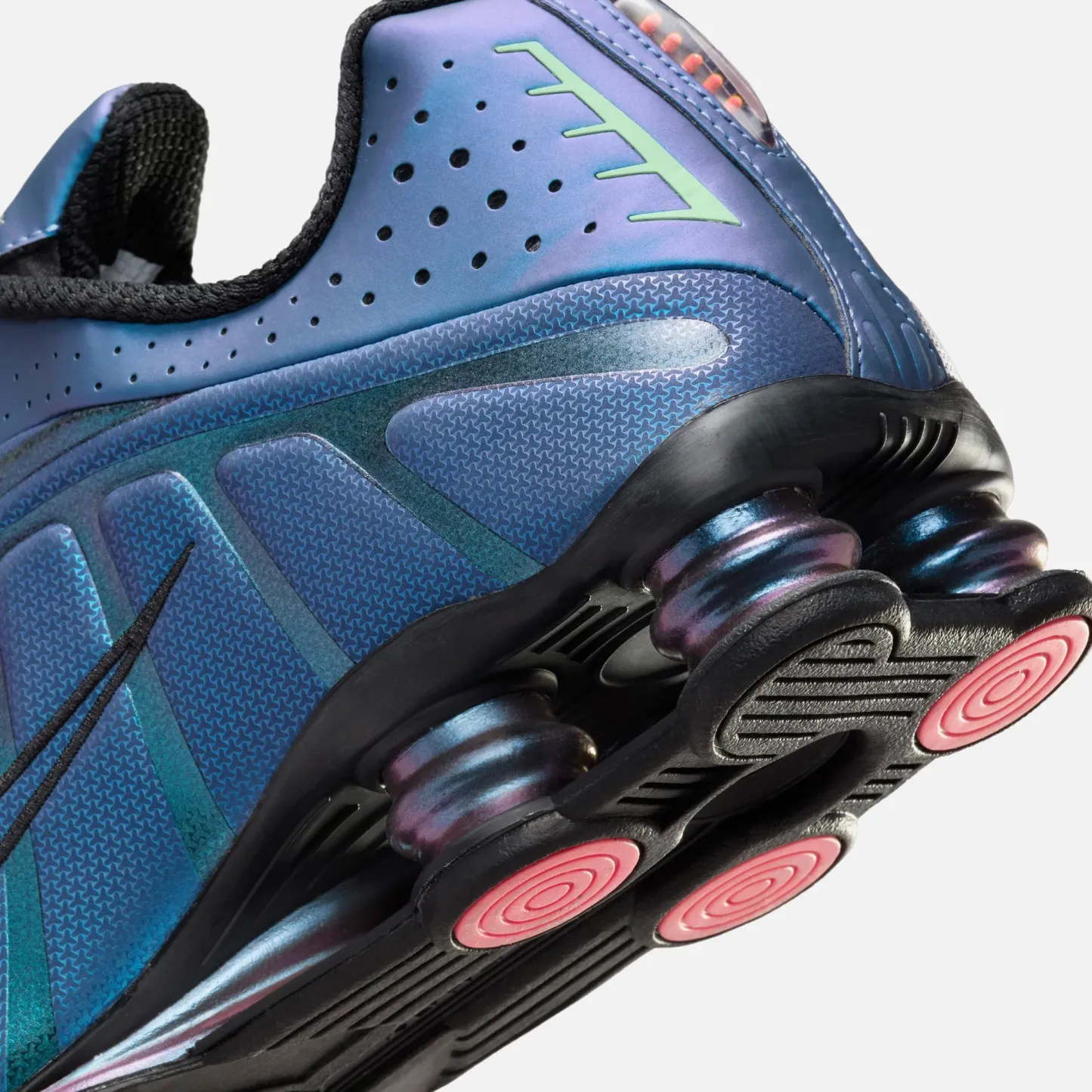 Shox R4 Black / Hot Punch