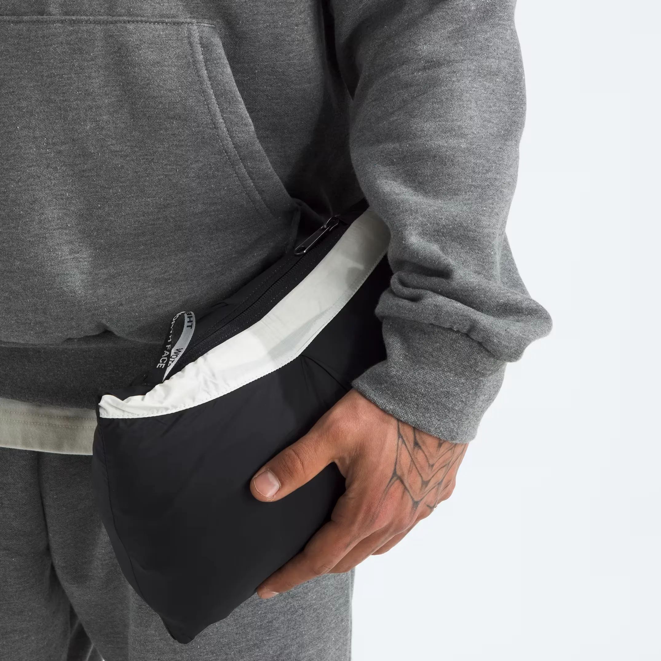 Men’s Retro Nuptse Jacket-White Dune/TNF Black/Recycled Down