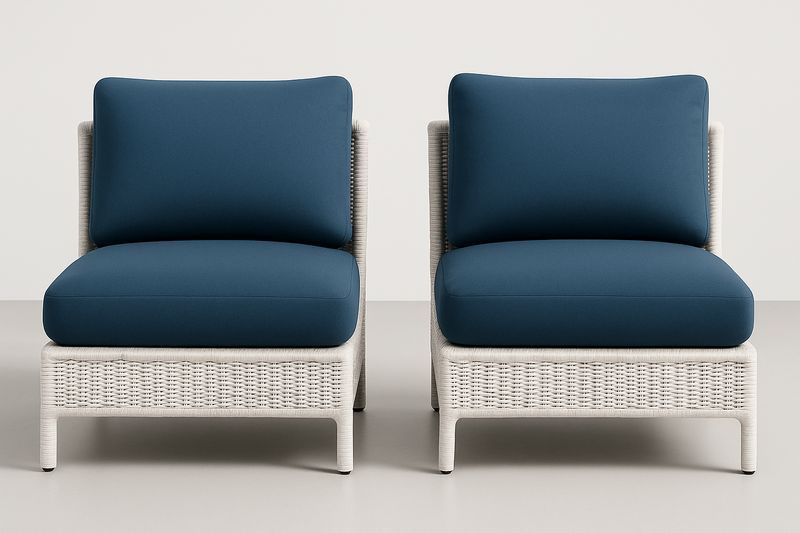 Set di 2 Poltrone in Rattan Sintetico Bianco con Cuscini Blu-Bellevivian