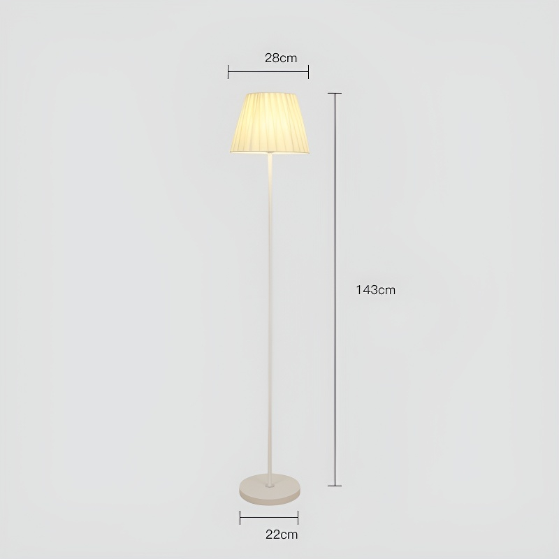 Lampa stojąca do salonu przy sofie