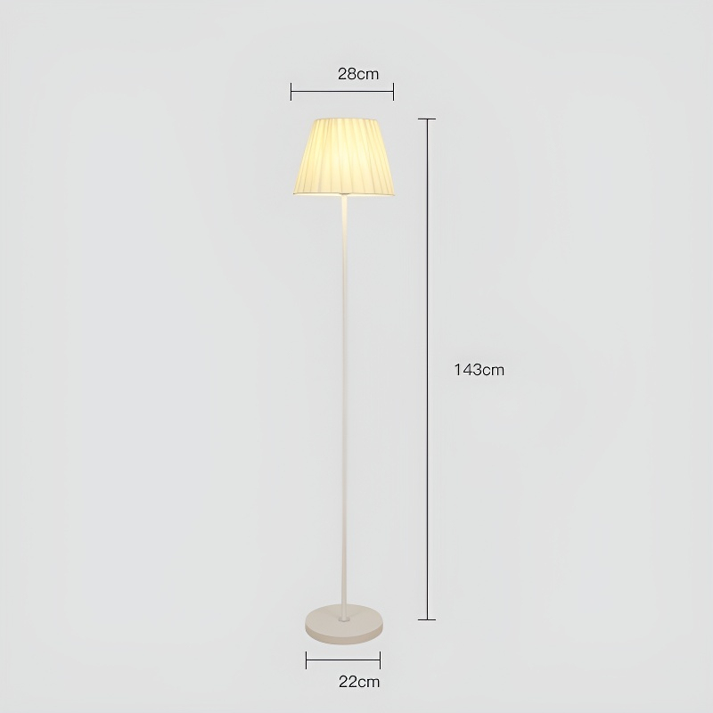 Lampa stojąca do salonu przy sofie