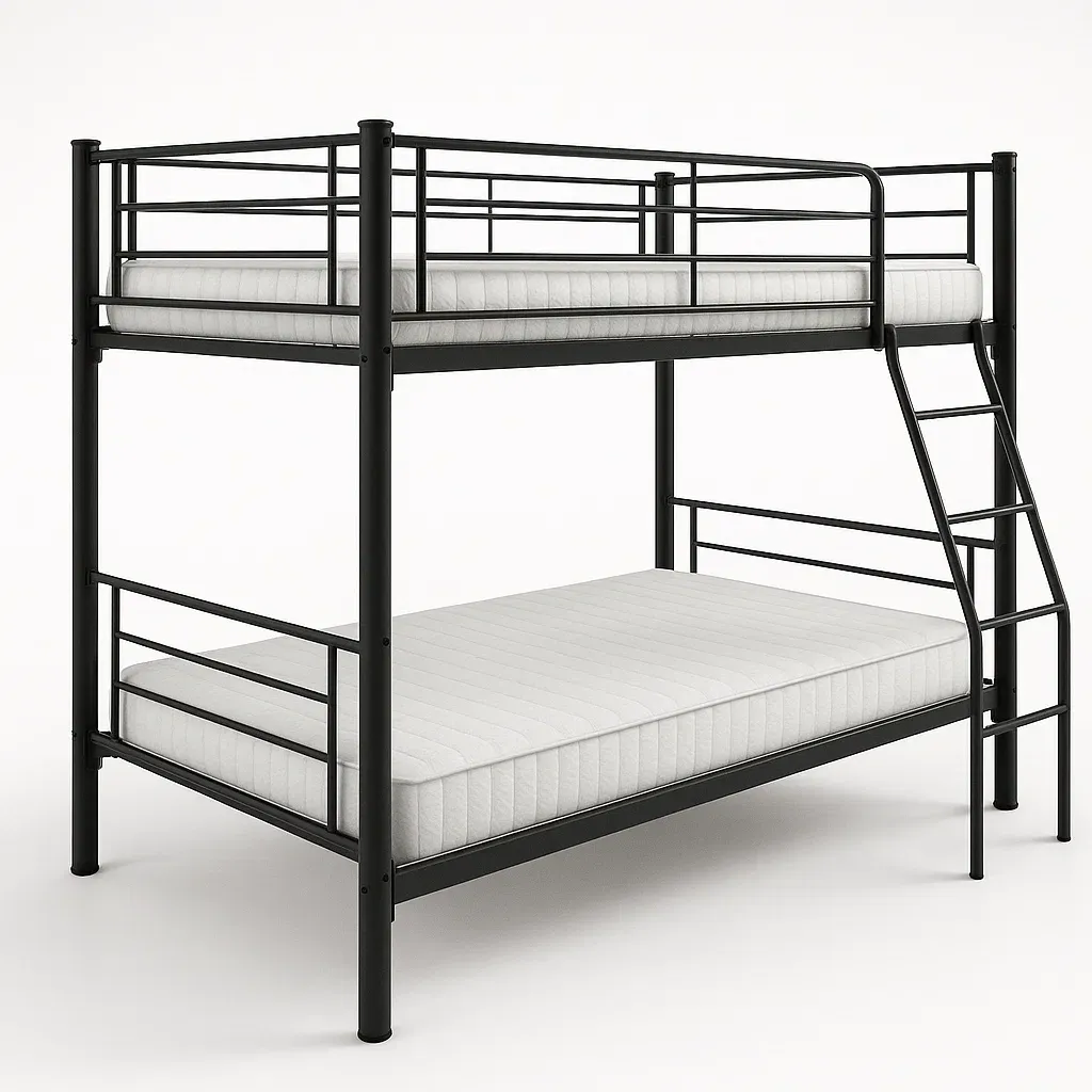 Letto a castello in metallo nero con materassi