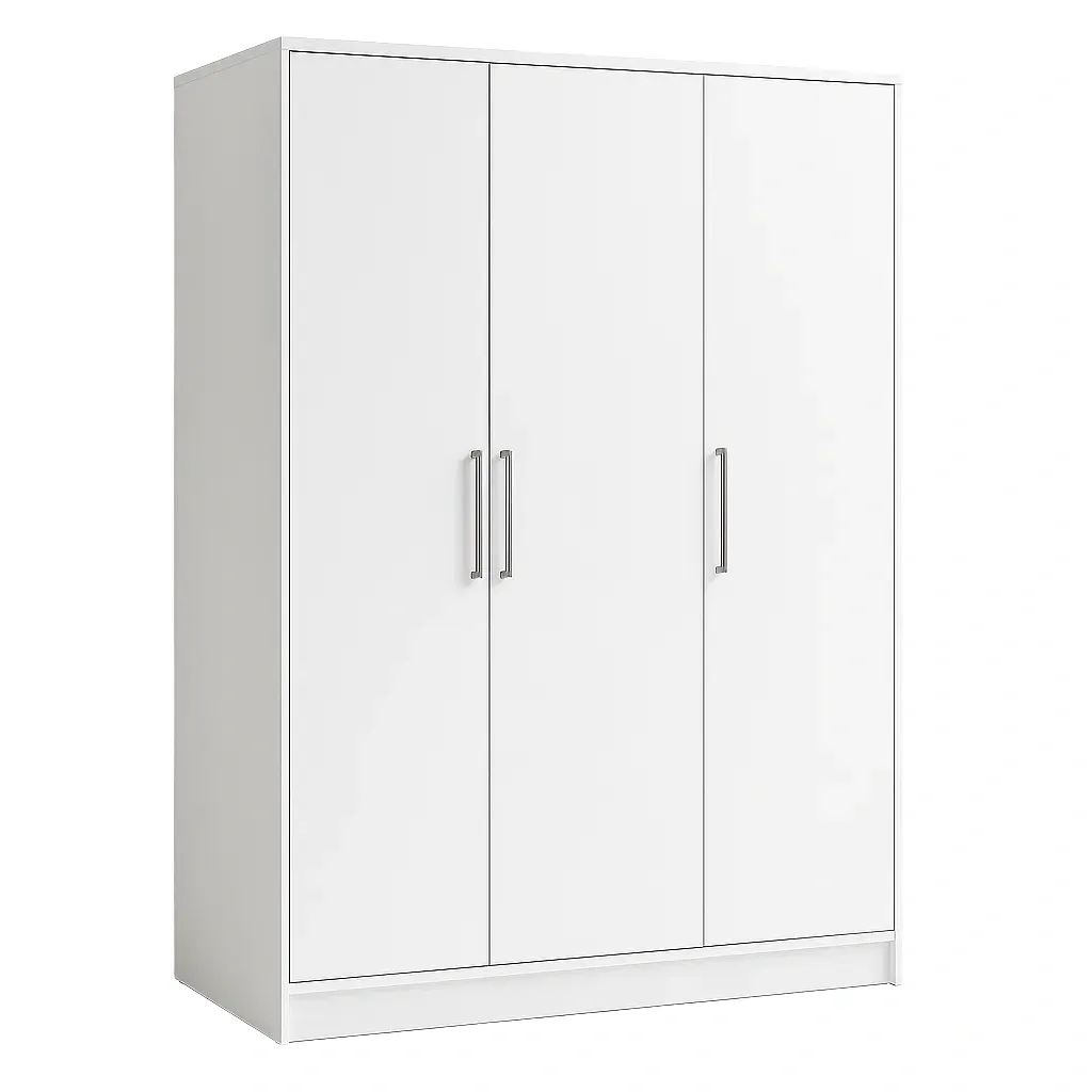 Guardaroba in legno bianco con maniglie metalliche