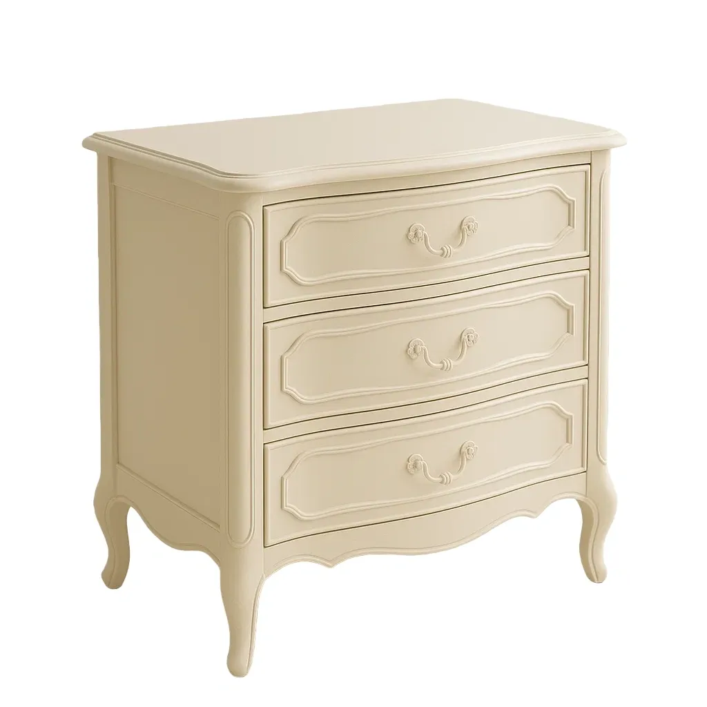Comodino in legno verniciato crema con tre cassetti 65×40×70 cm