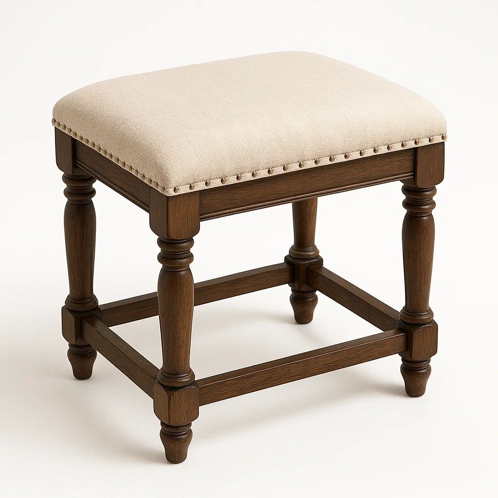 Sgabello in legno con seduta in tessuto lino