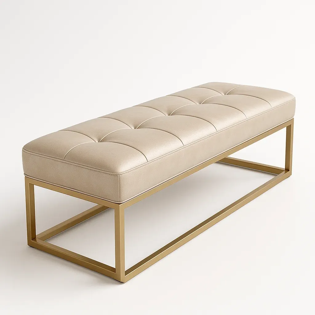 Sedile camera da letto in pelle beige con struttura in metallo dorato