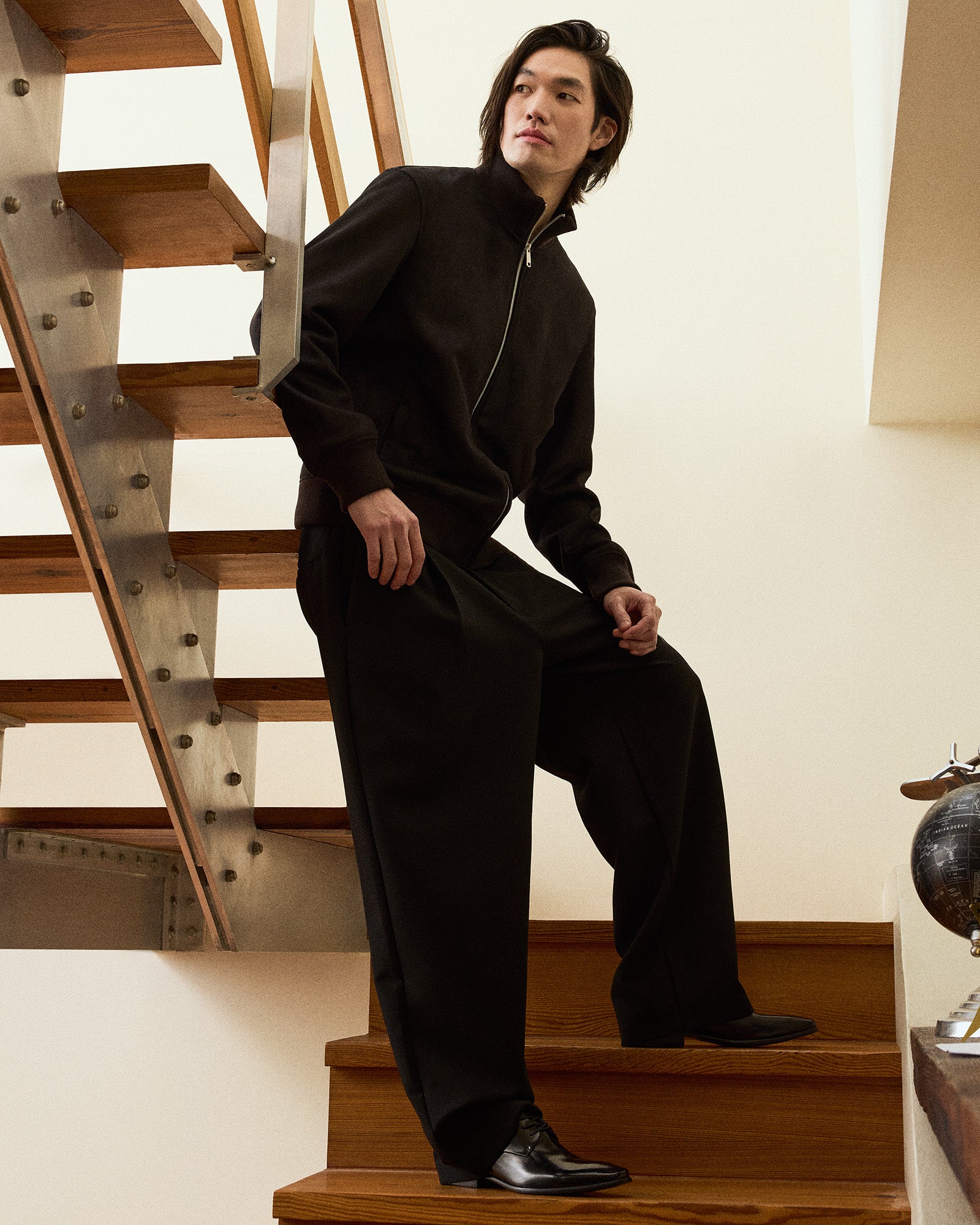 GEMARI BLACK LEATHER-Cool A Warm