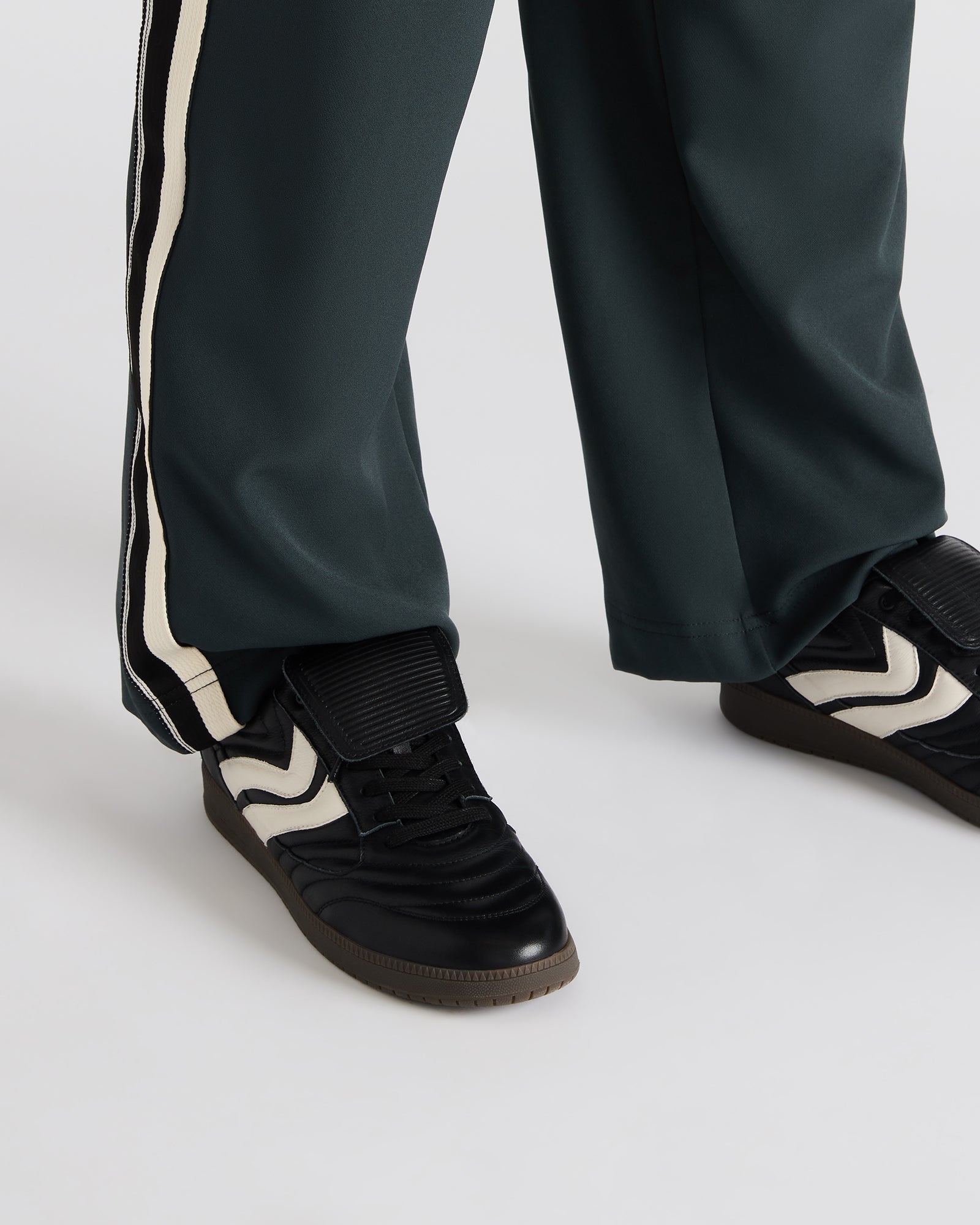 JANOS BLACK LEATHER-Cool A Warm