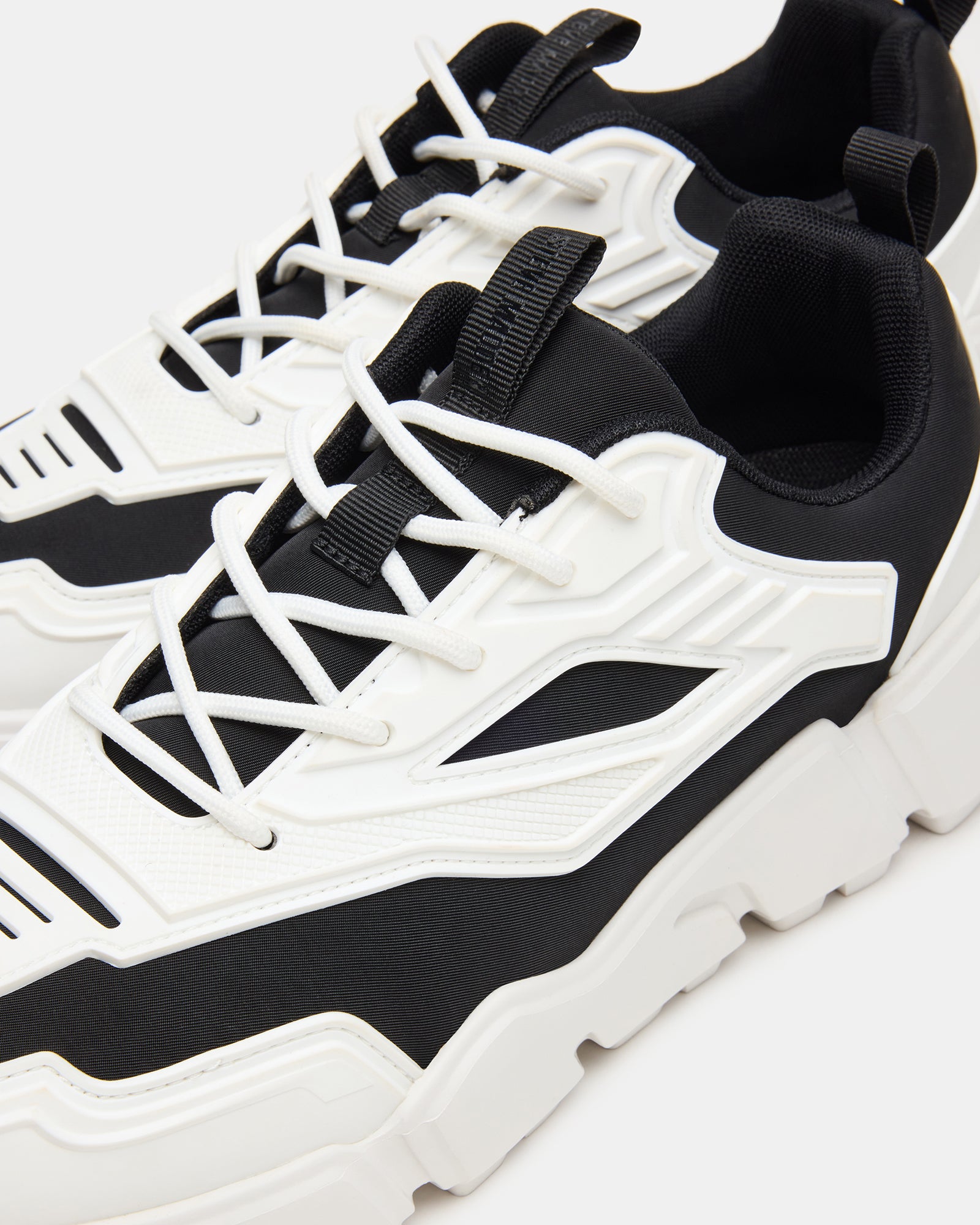 PACE BLACK/WHITE-Cool A Warm