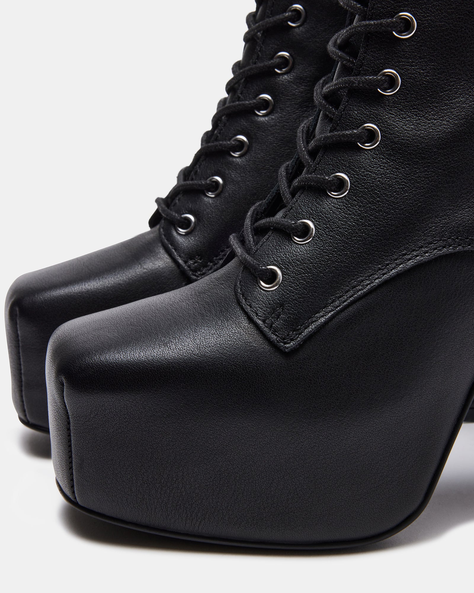 CONFIDENT BLACK LEATHER - SM REBOOTED-Cool A Warm