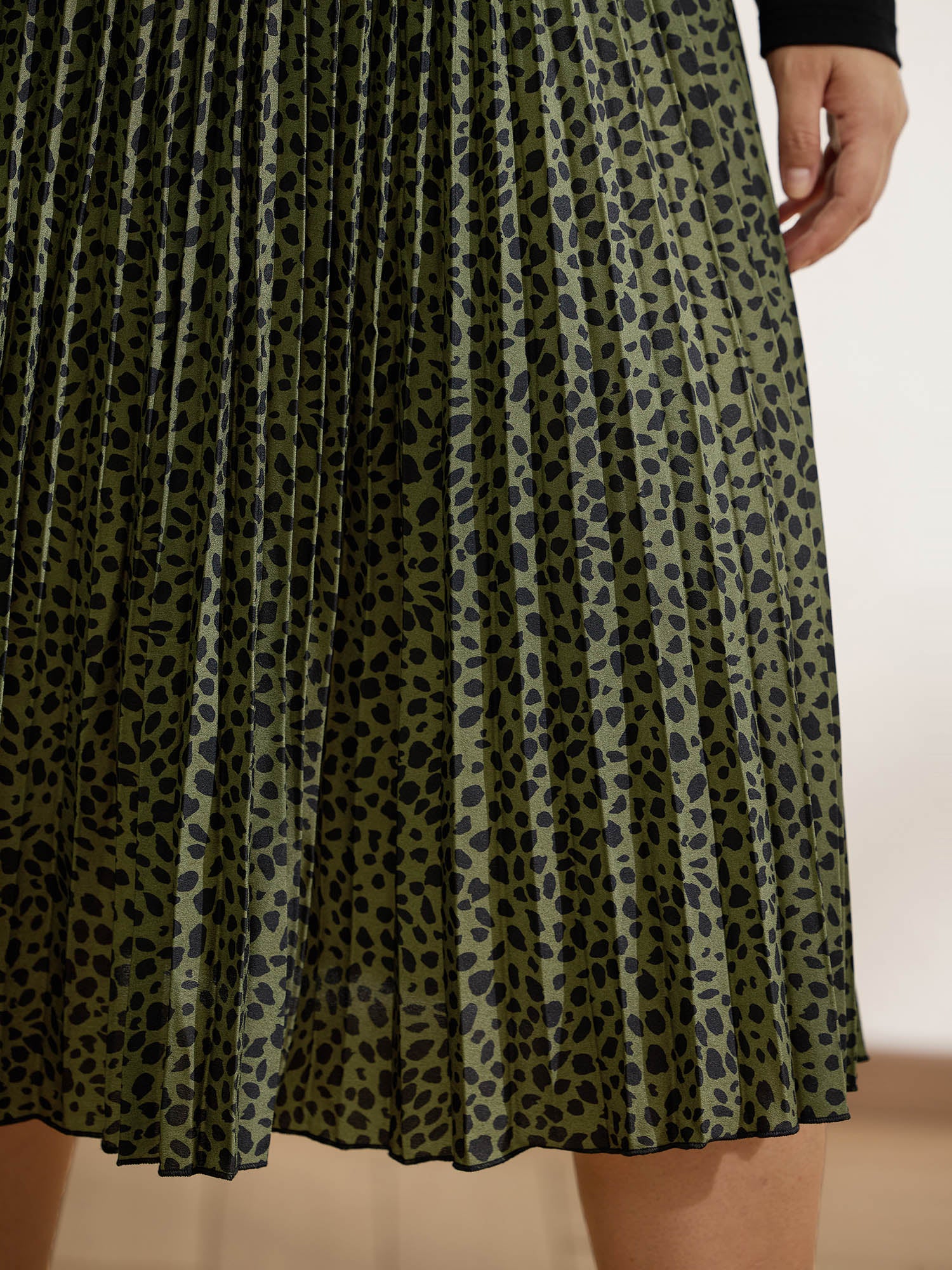 Monochrome Polka Dots Pleated Midi Skirt-Sweetccc