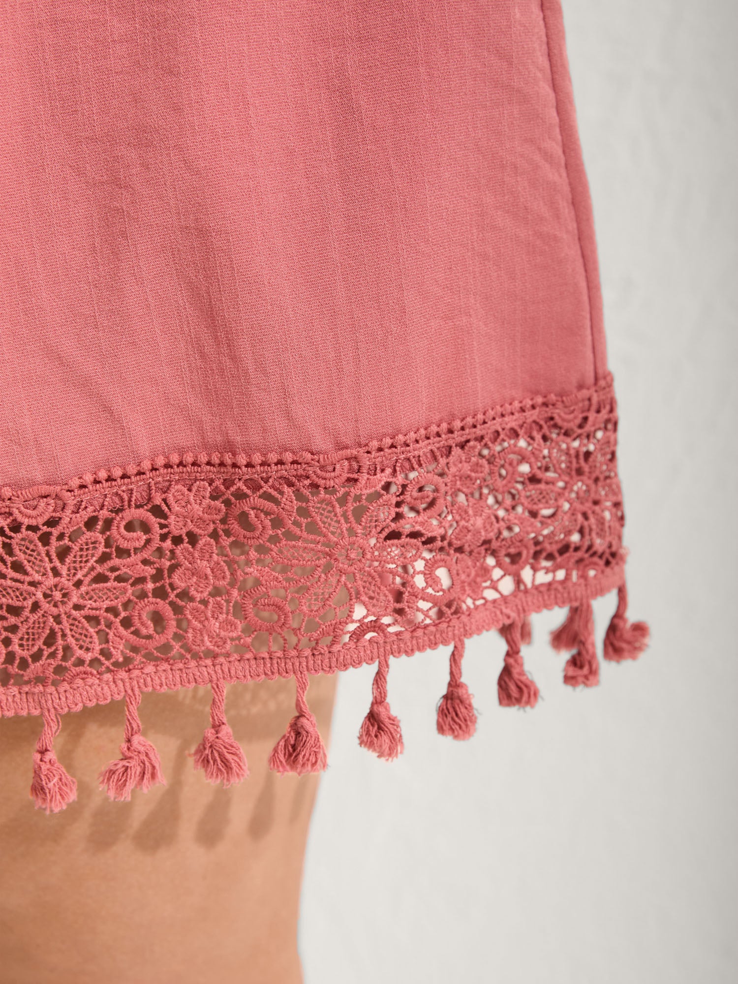 Lace Cut-Out Hem Ruffled Shorts-Sweetccc