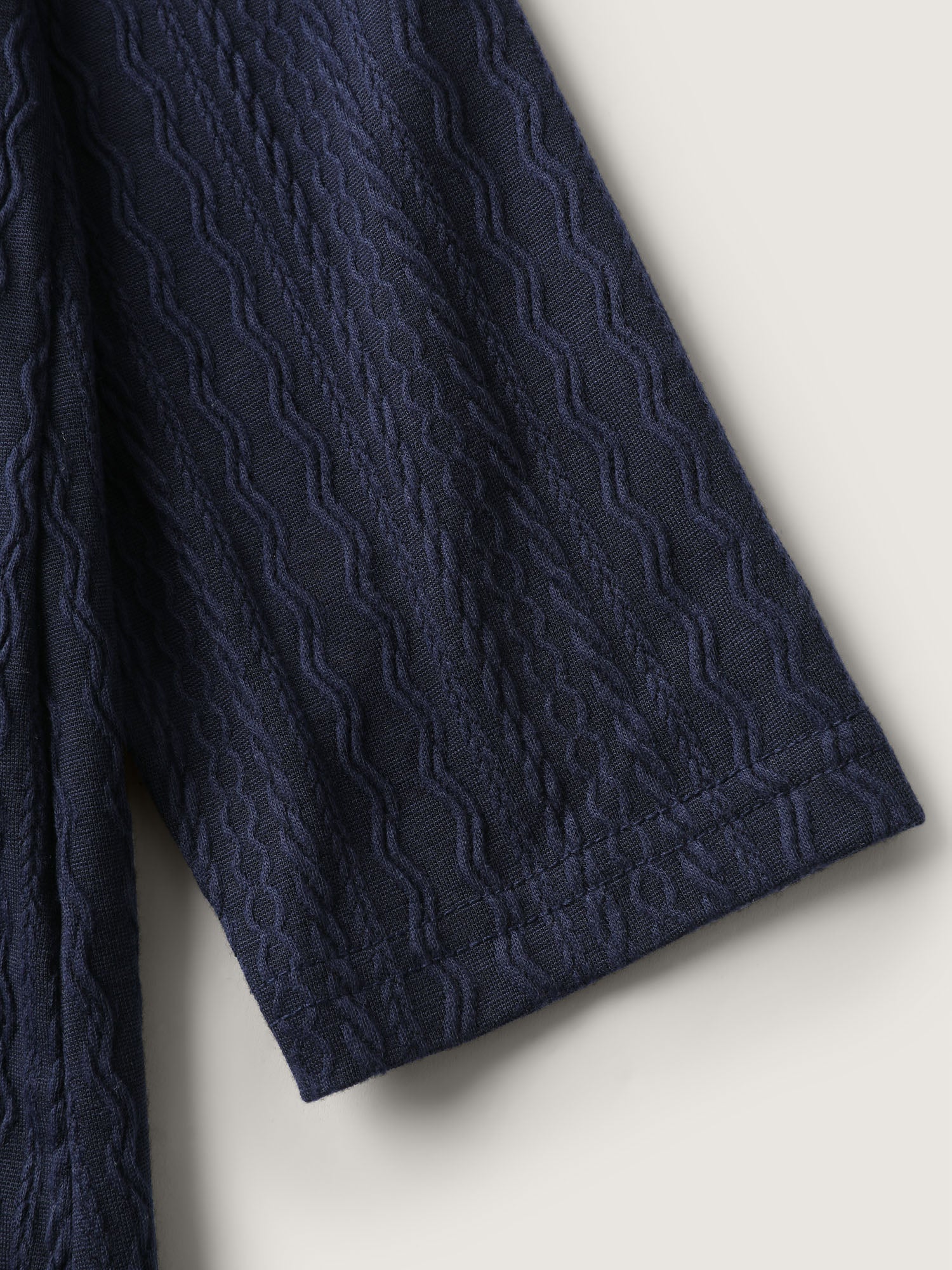 Textured Spliced Round Neck Solid T-Shirt-Sweetccc