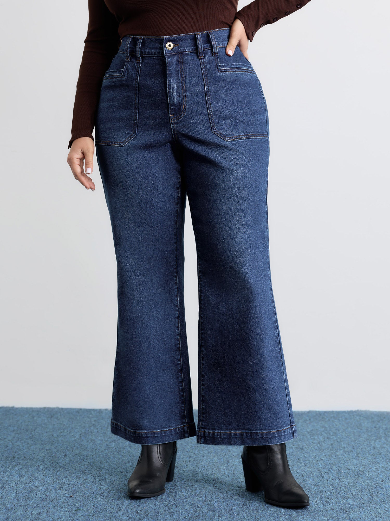 Stretchy Pockets Flared Jeans-Sweetccc