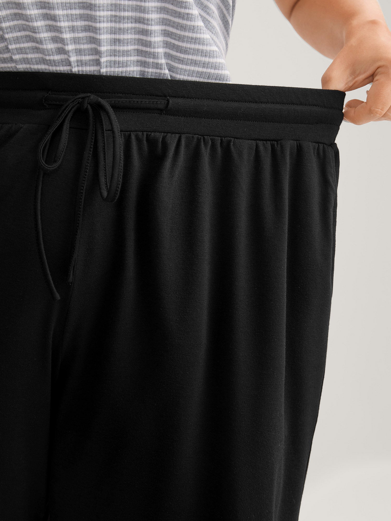 Stretchy Slit Drawstring Straight-Leg Shorts-Sweetccc