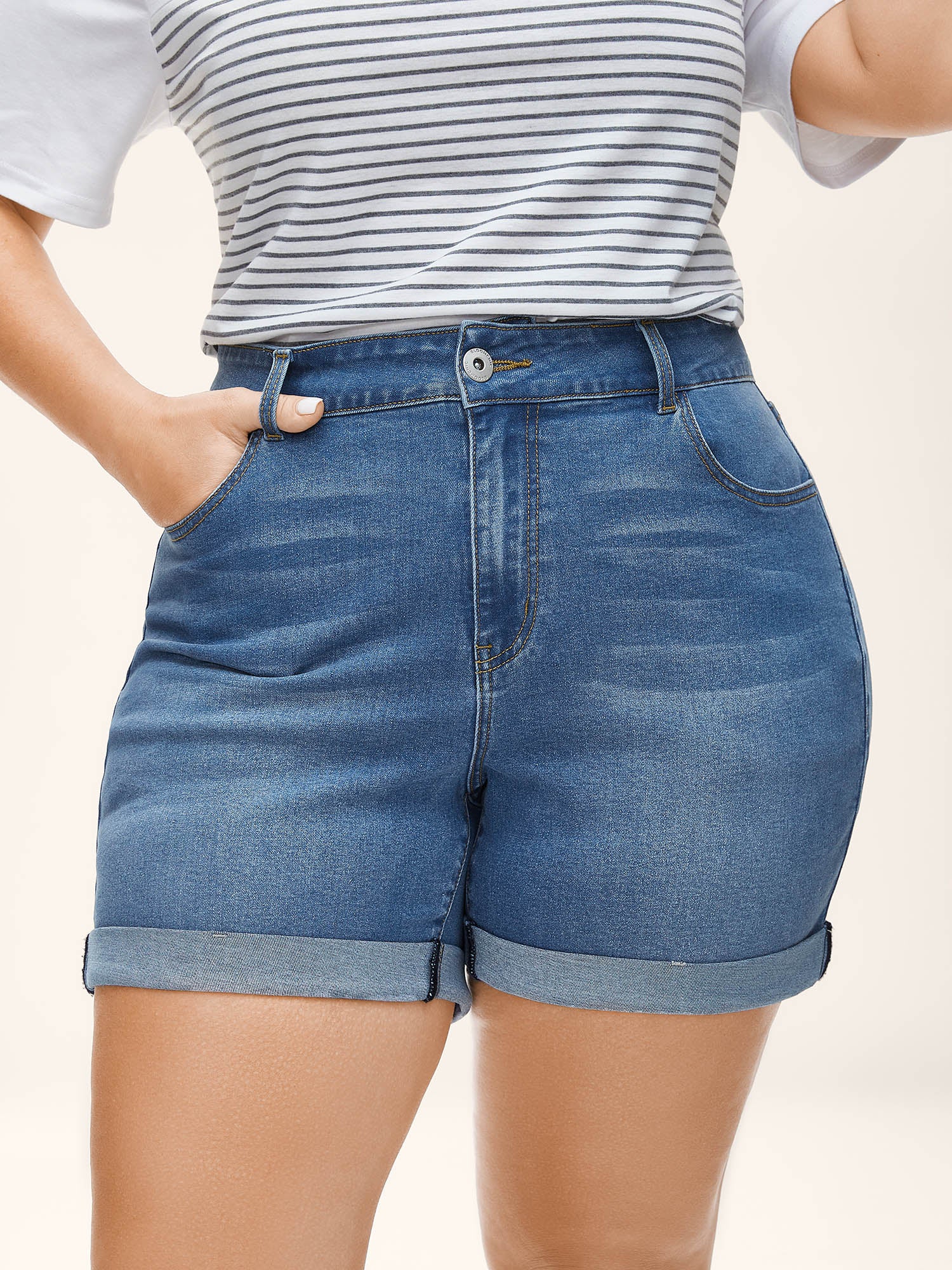 Stretchy Roll Hem Denim Shorts-Sweetccc