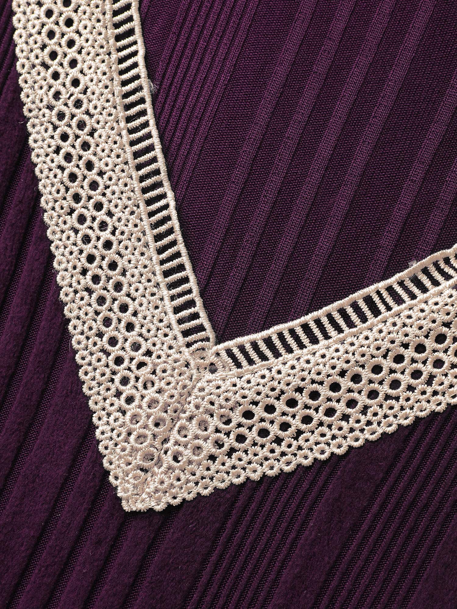 Textured Contrast Neckline Solid T-Shirt-Sweetccc