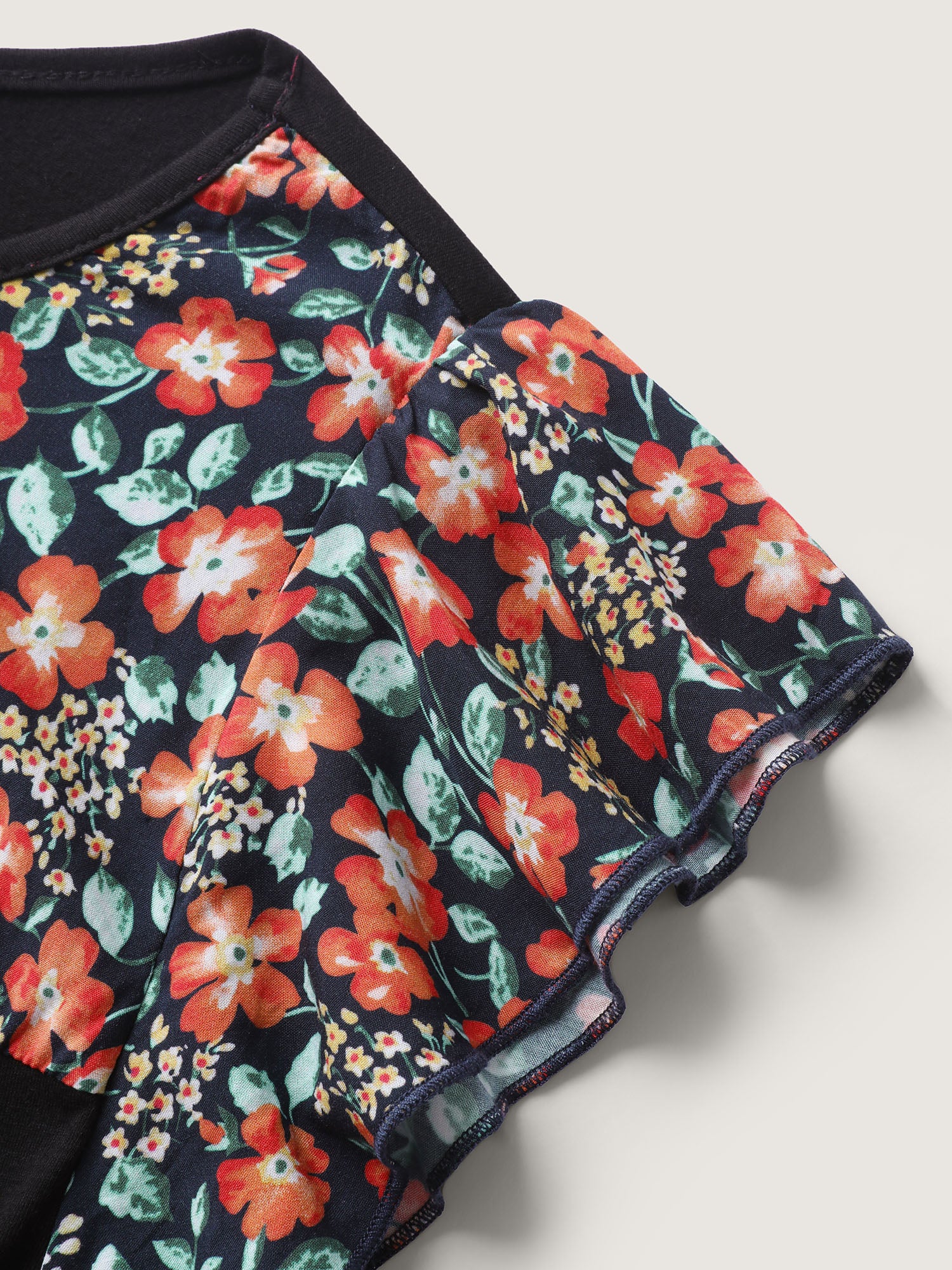 Floral Neckline Flutter Sleeve Contrast T-Shirt-Sweetccc