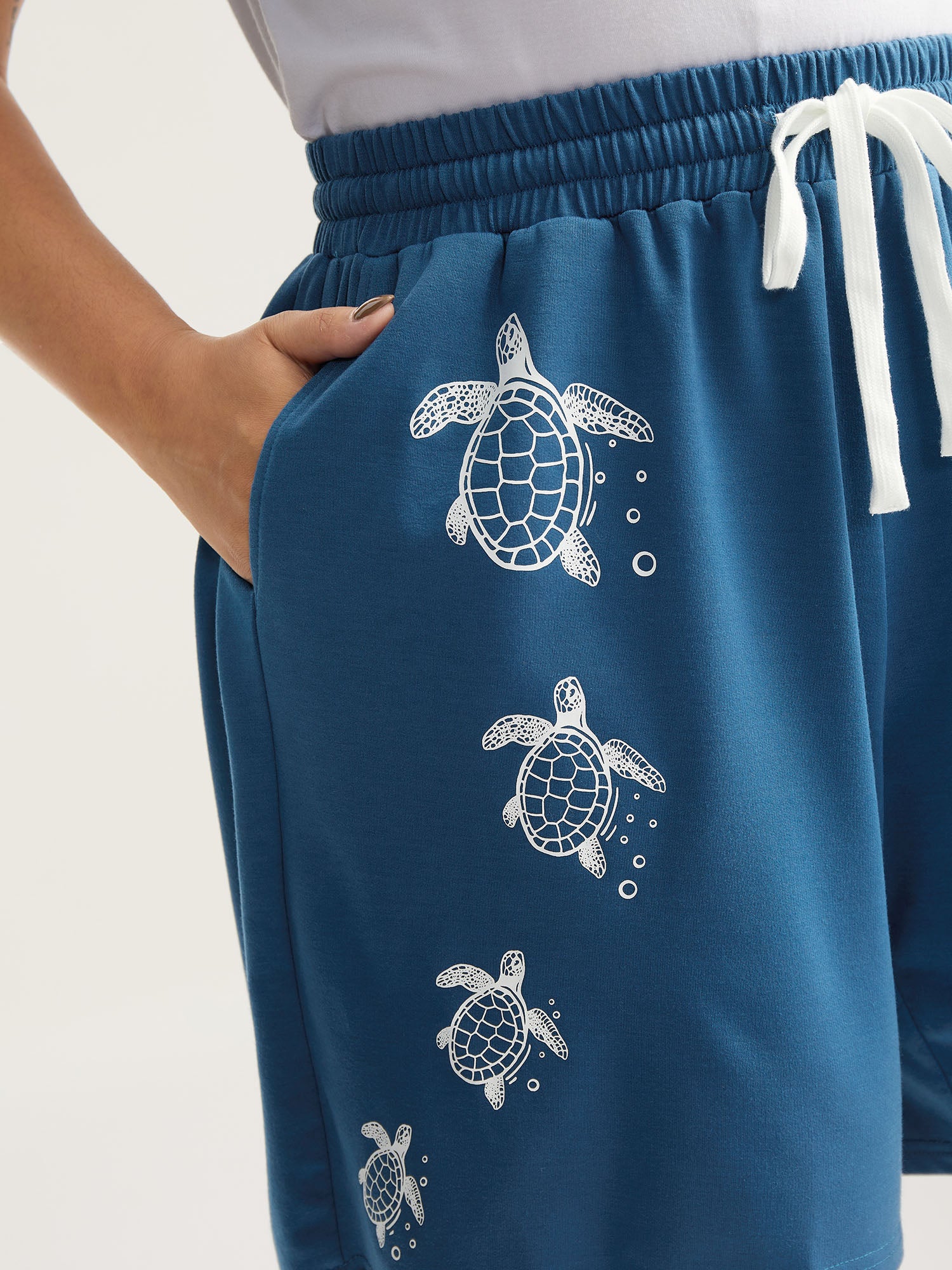 Turtle Print Drawstring Straight-Leg Shorts-Sweetccc