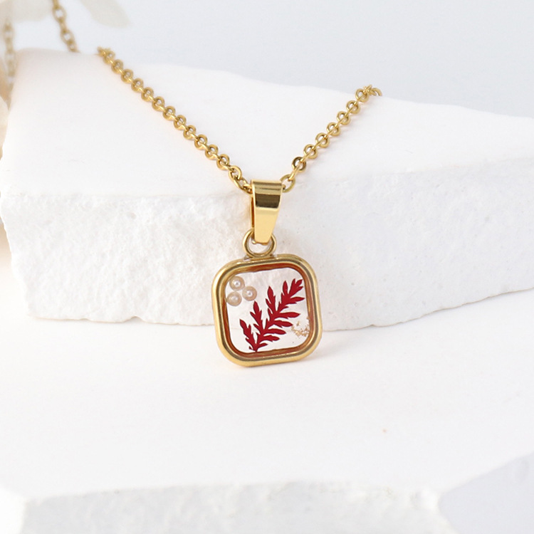 Niche Flower Resin Necklace