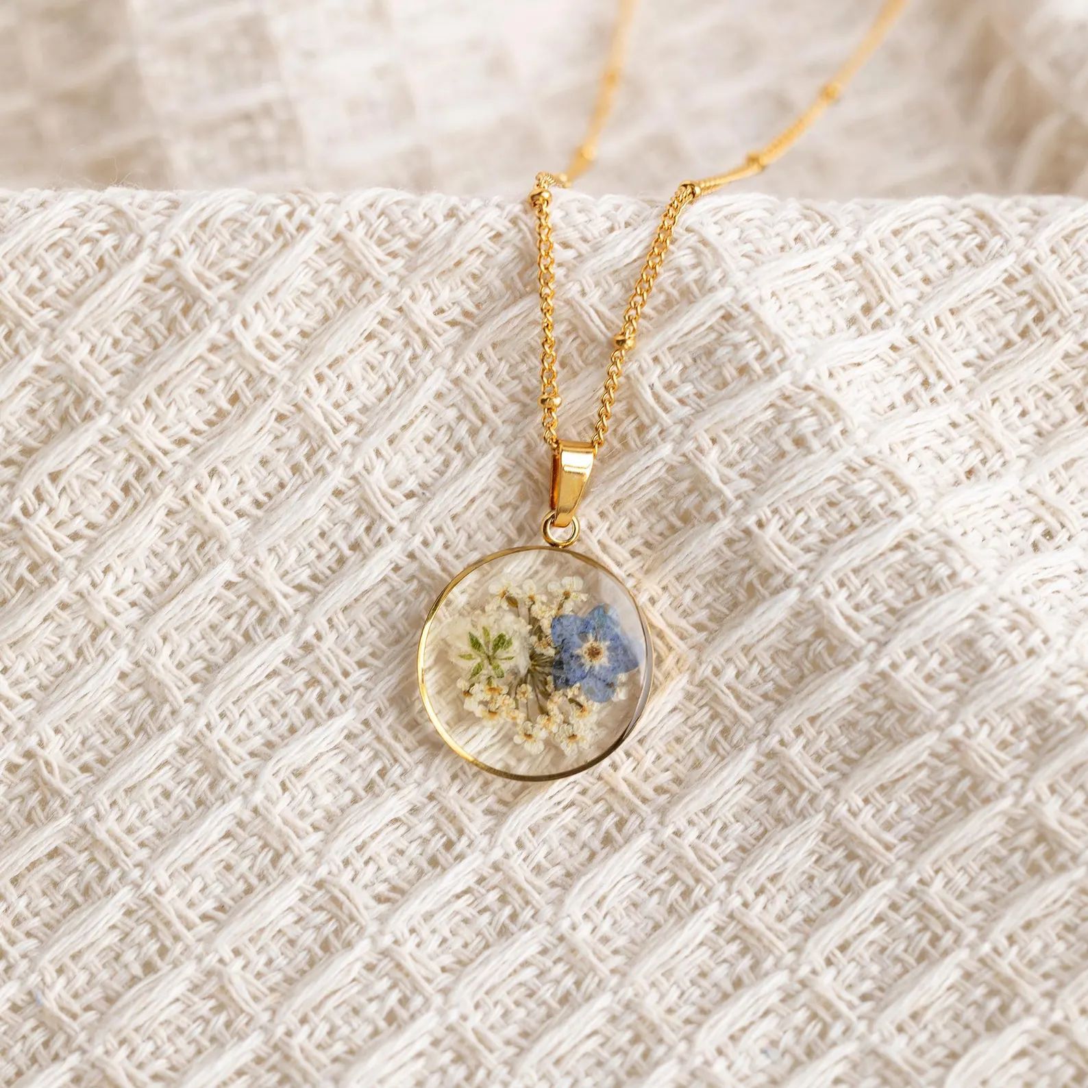 Handmade resin dried flower necklace