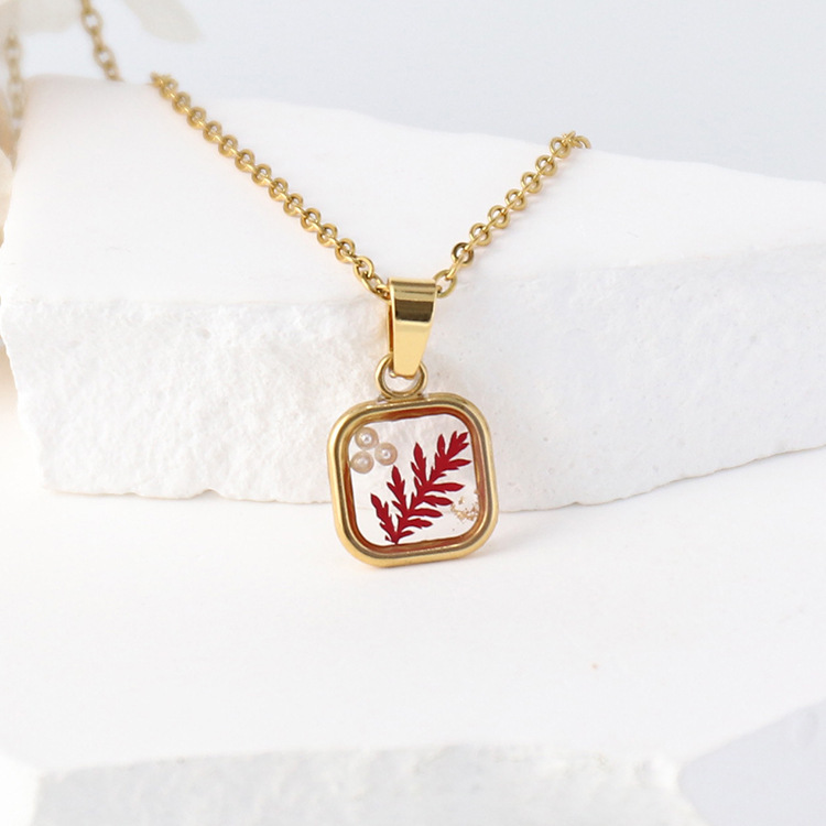 Niche Flower Resin Necklace