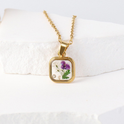 Niche Flower Resin Necklace