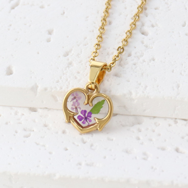Real flower pendant necklace
