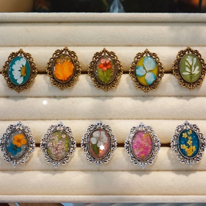 Vintage Palace Style Dried Flower Ring