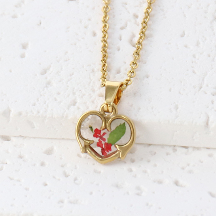 Real flower pendant necklace