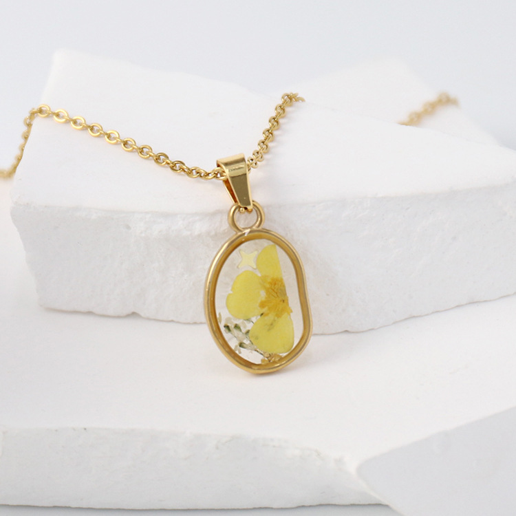 Vintage floral necklace