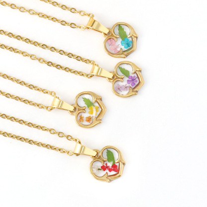 Real flower pendant necklace