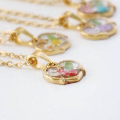 Real flower pendant necklace