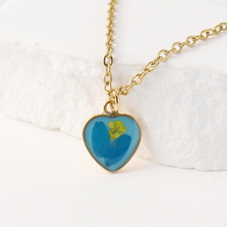 Eternal Dried Flower Design Heart Necklace
