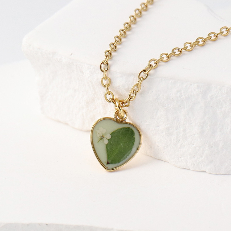 Eternal Dried Flower Design Heart Necklace
