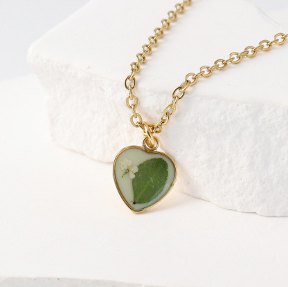 Eternal Dried Flower Design Heart Necklace