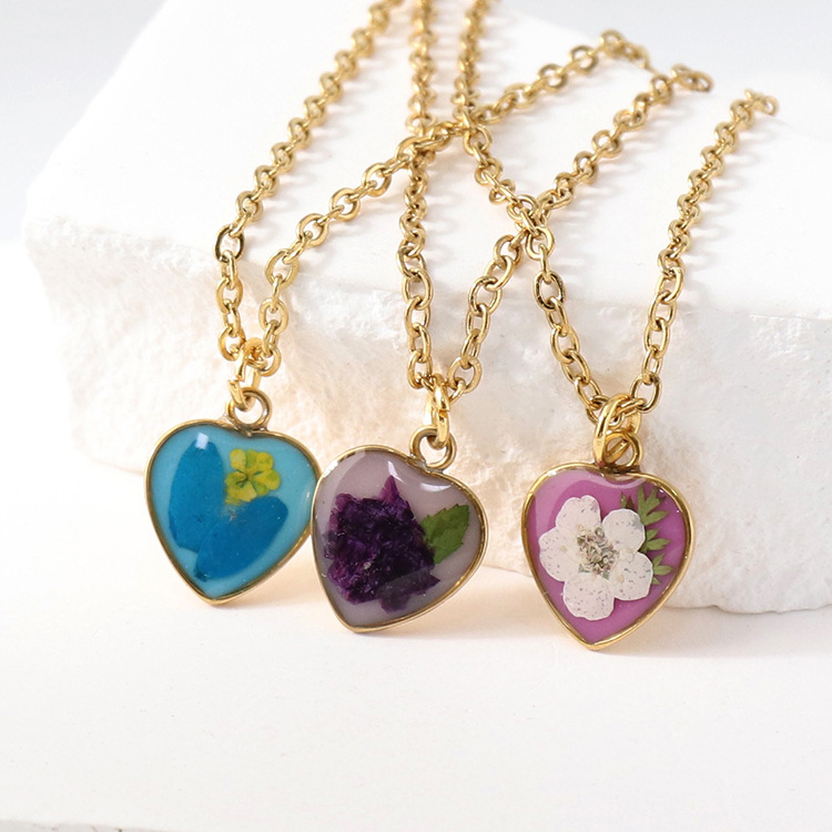 Eternal Dried Flower Design Heart Necklace