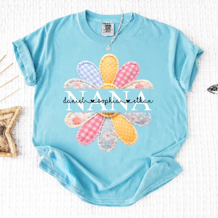 Comfort Colors Personalized Nana Shirt with Colorful Patchwork Daisy – Custom Grandma Gift with Grandkids Names