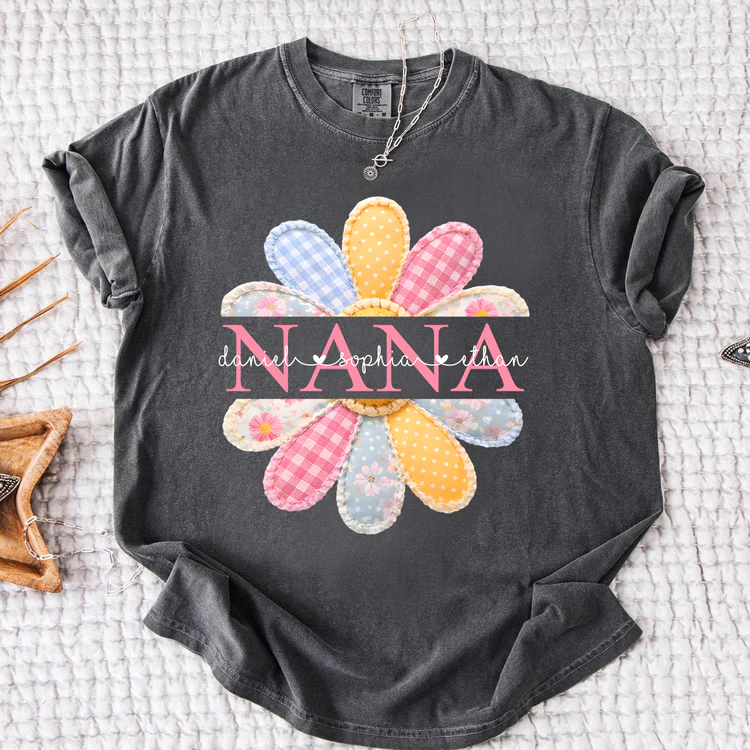 Comfort Colors Personalized Nana Shirt with Colorful Patchwork Daisy – Custom Grandma Gift with Grandkids Names