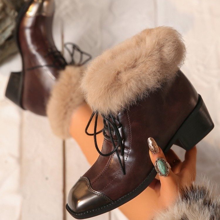 Faux Fur-Lined Lace-Up Ankle Boots: Retro Metallic Toe for Winter Chic