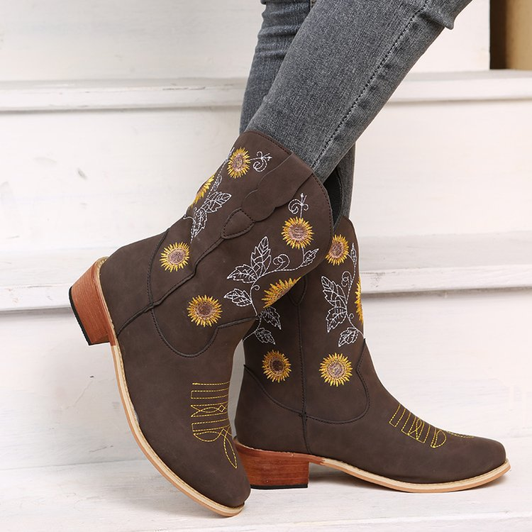 Women's Winter Western Cowboy Boots Embroidered Mid-Calf Pointed Toe Cowgirl Boot Chunky Heel Pointed Toe Fashion Retro Classic Boot