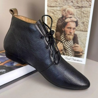 Womens Retro Pointed Toes Short Boots  British Leather Ankle Boots Lace Up