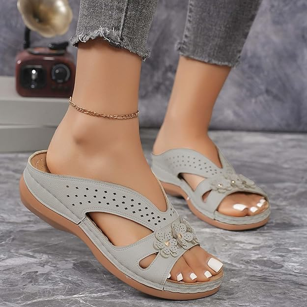 Wedge-heeled Thick-soled Hollow Rivet Flower Slippers 