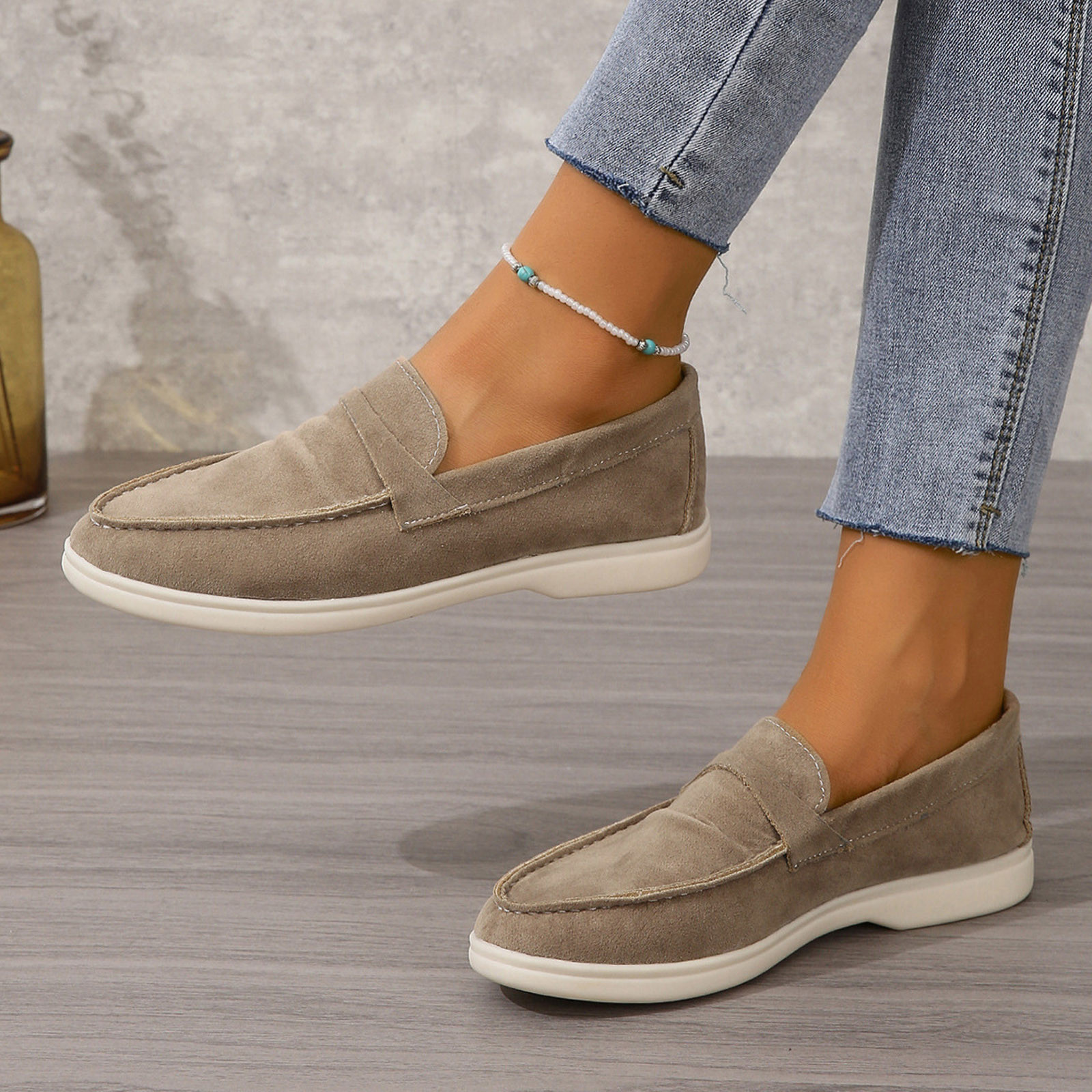 Lovskoo Flats Loafers Comfortable Loafers For Women Round Toe Faux Suede Slip-On Moccasins Shoes Classic Casual Driving Penny Loafers Brown