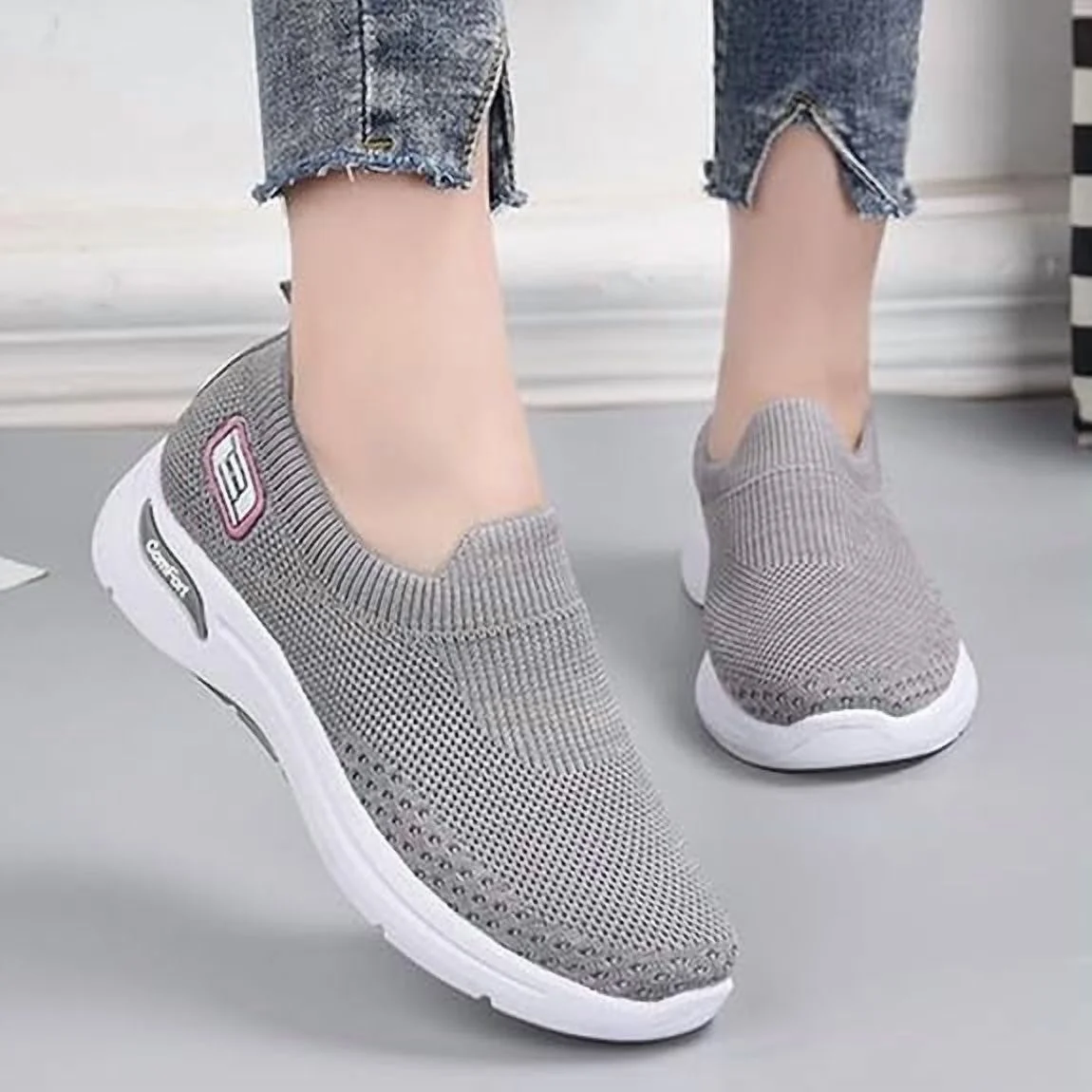 Women's Slip-On Walking Shoes Mesh Breathable Lightweight Casual Sneakers for Work Gym Running Training Shoes