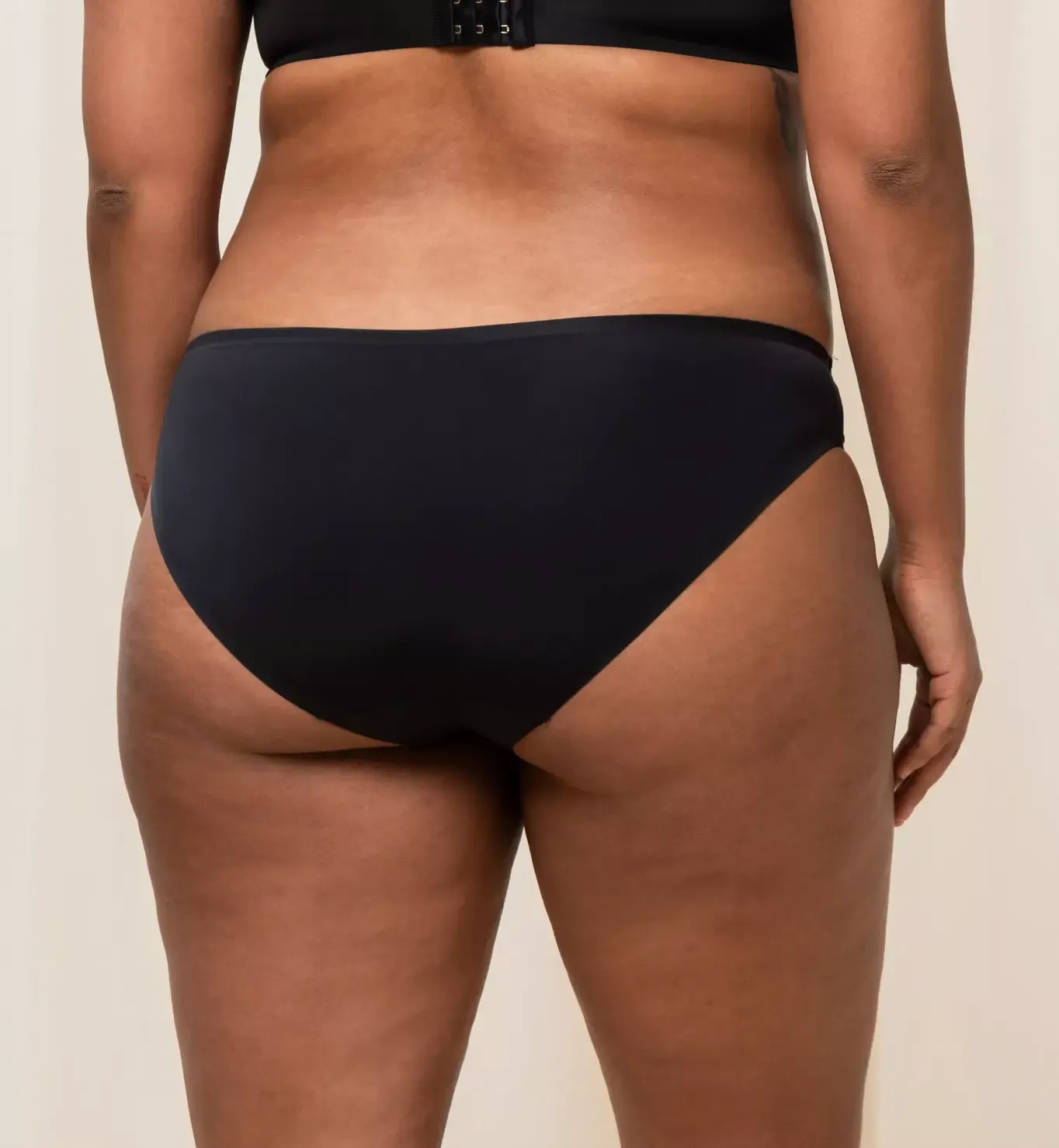 BODY MAKE-UP ESSENTIALS-1