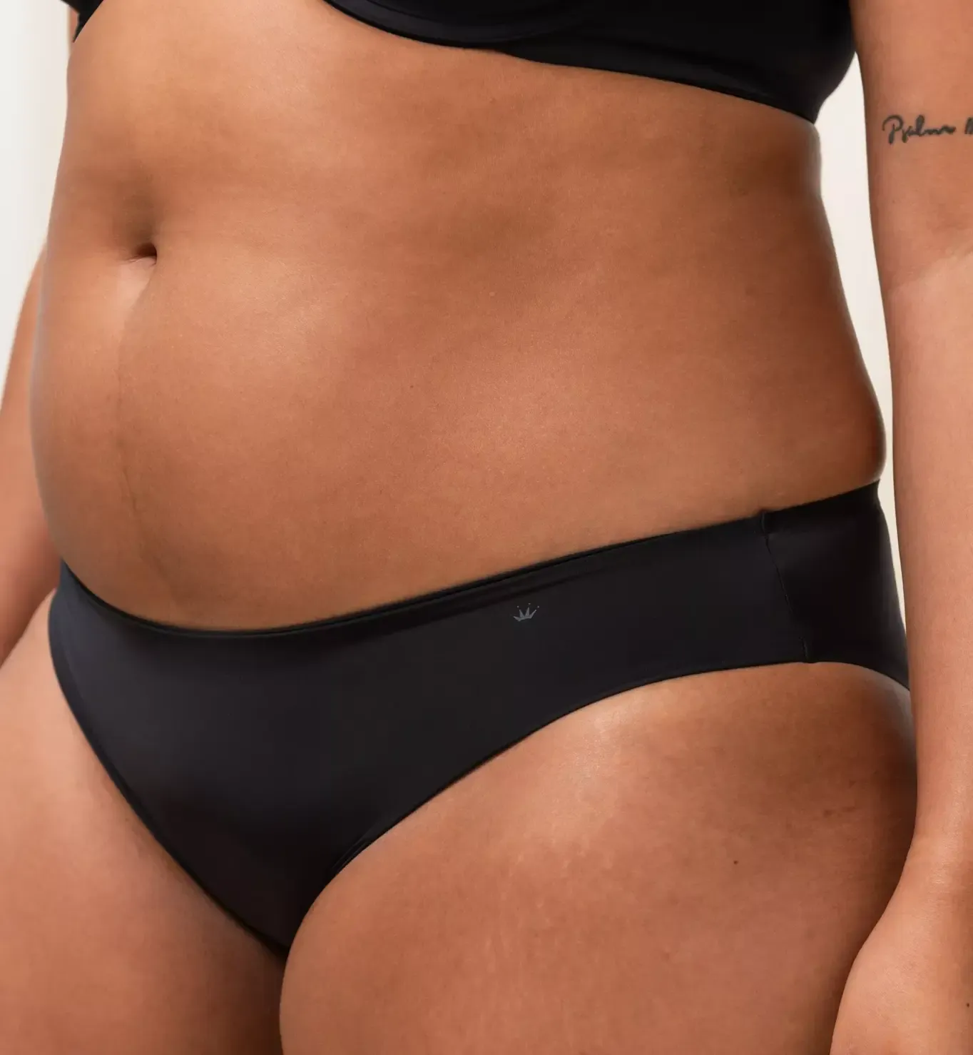 BODY MAKE-UP ESSENTIALS-1