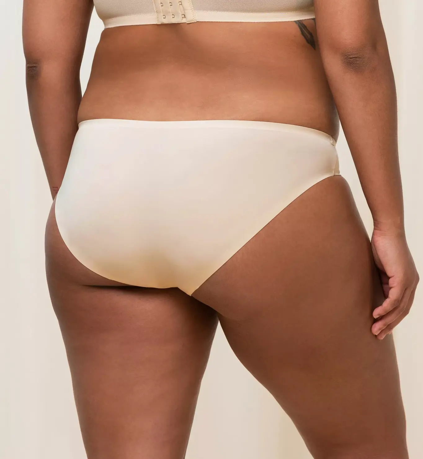 BODY MAKE-UP ESSENTIALS-1