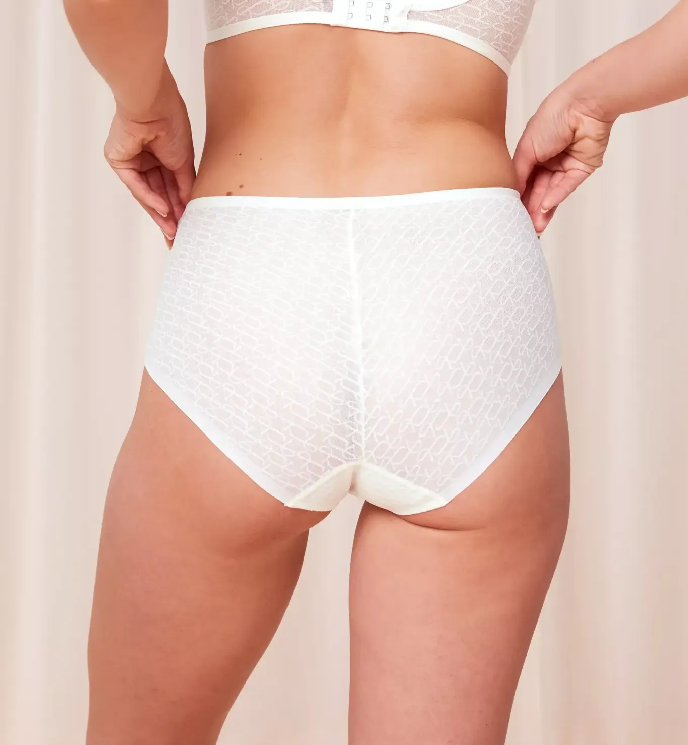 TRIUMPH SIGNATURE SHEER-1