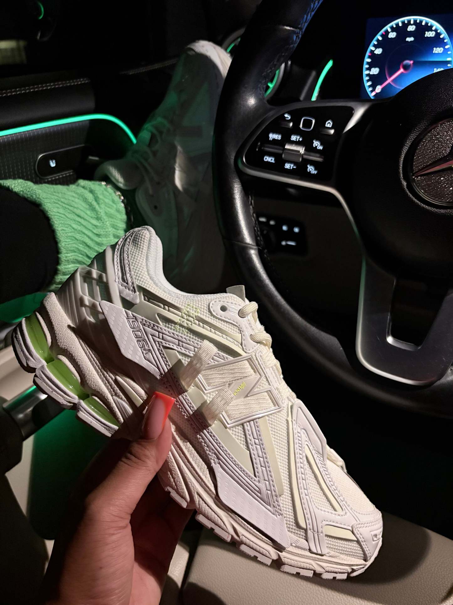 1906A “White/Mint Flash”